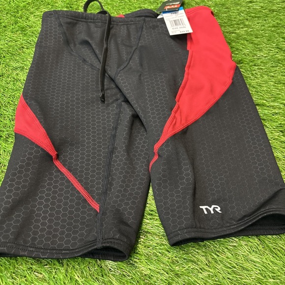 New TYR Men's Durafast Elite Curve Splice Swim Race Shorts Jammer 30" Black Red - Picture 1 of 4